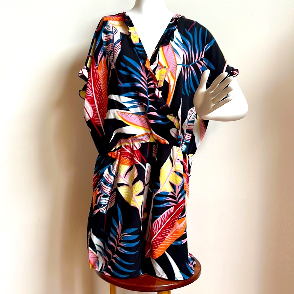 Romper in Tropical print, ruffled cap sleeve